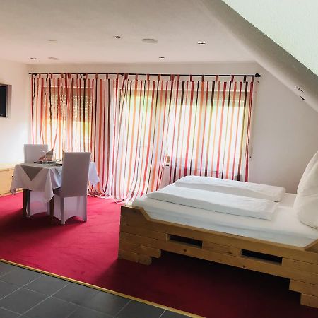 Hotel Gasthof Zum Lowen Wiechs am Randen Exteriör bild