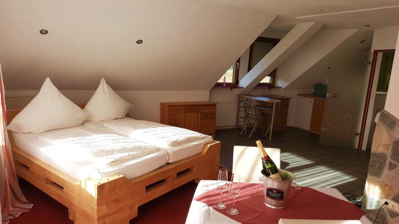 Hotel Gasthof Zum Lowen Wiechs am Randen Exteriör bild
