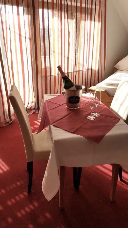 Hotel Gasthof Zum Lowen Wiechs am Randen Exteriör bild