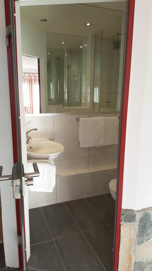 Hotel Gasthof Zum Lowen Wiechs am Randen Exteriör bild