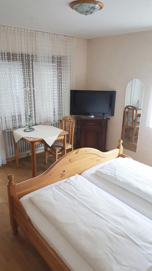 Hotel Gasthof Zum Lowen Wiechs am Randen Exteriör bild