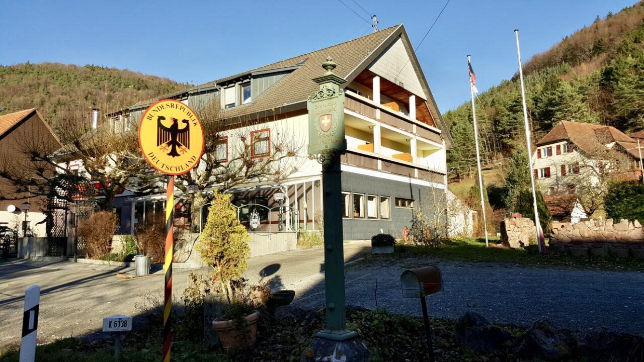 Hotel Gasthof Zum Lowen Wiechs am Randen Exteriör bild