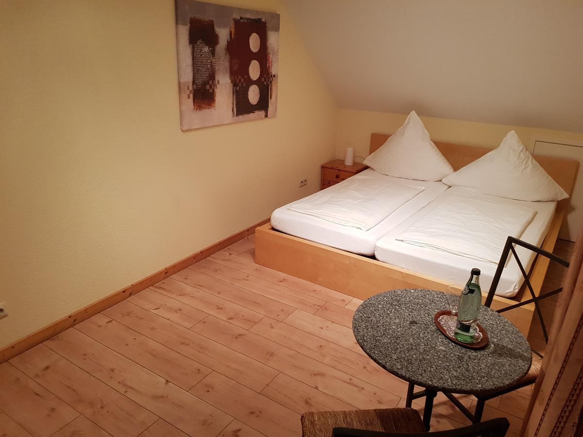 Hotel Gasthof Zum Lowen Wiechs am Randen Exteriör bild