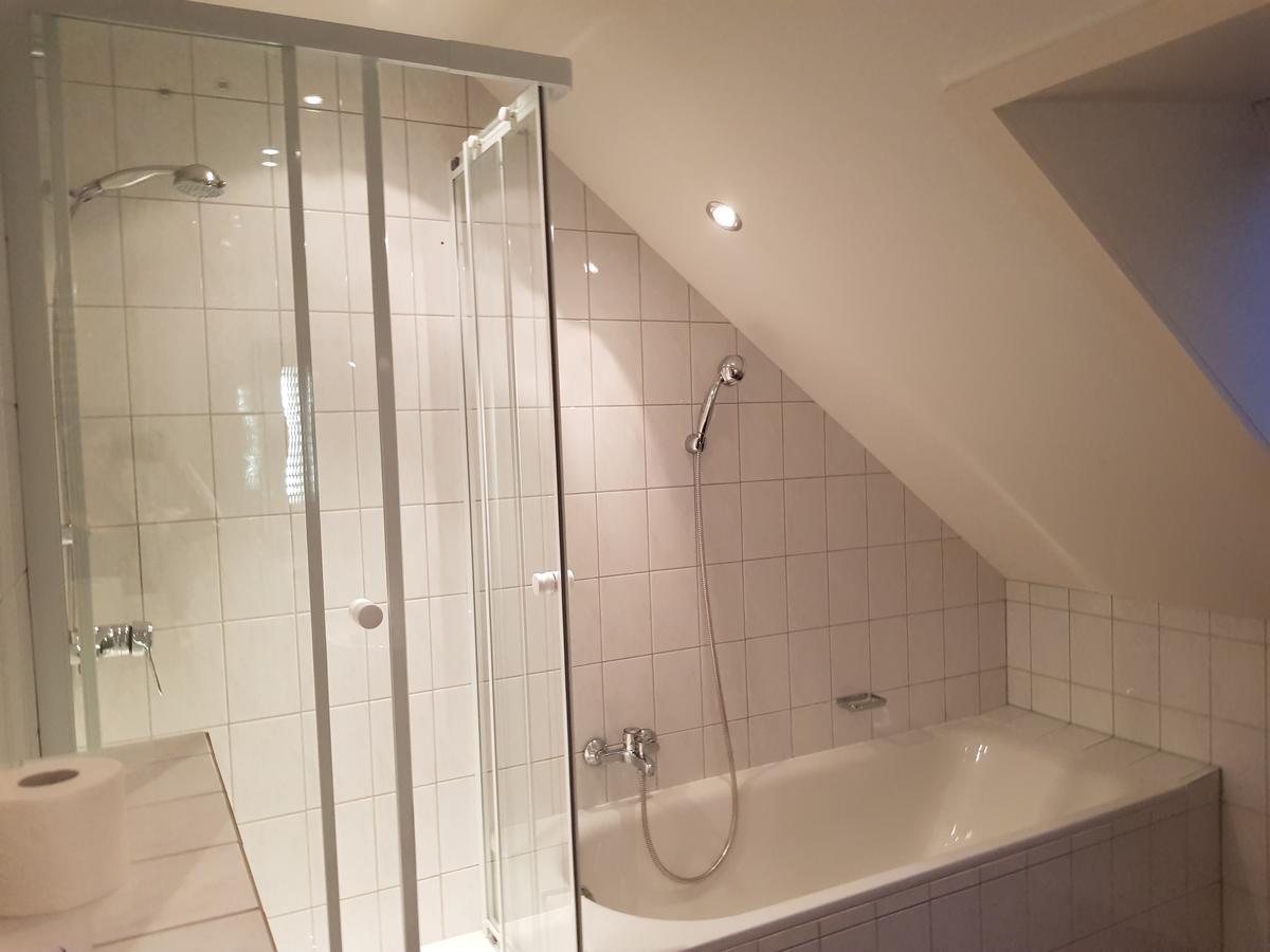 Hotel Gasthof Zum Lowen Wiechs am Randen Exteriör bild