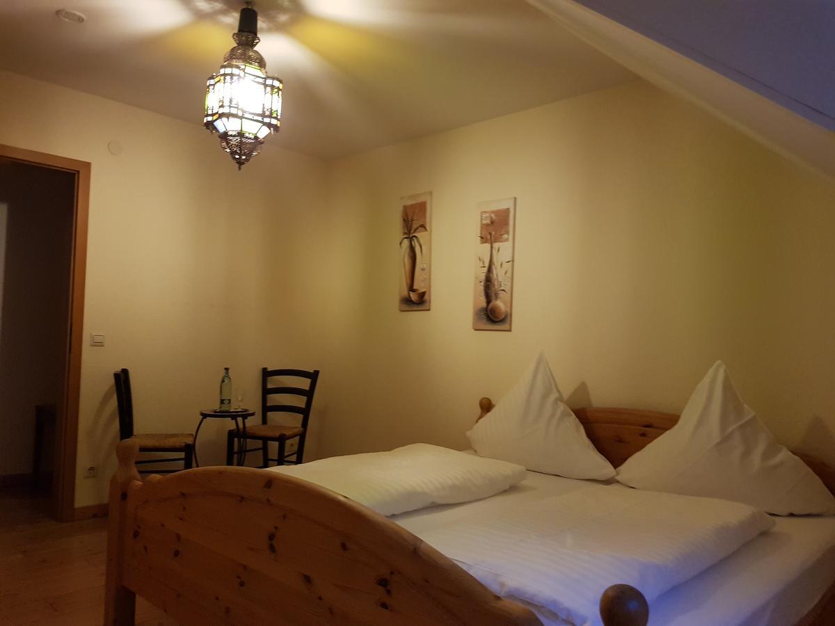 Hotel Gasthof Zum Lowen Wiechs am Randen Exteriör bild