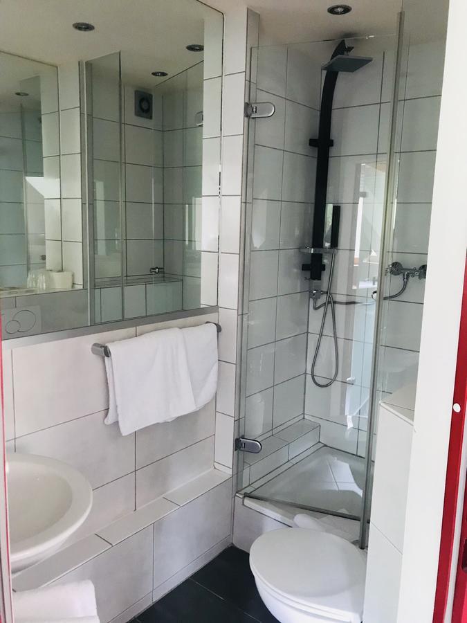 Hotel Gasthof Zum Lowen Wiechs am Randen Exteriör bild