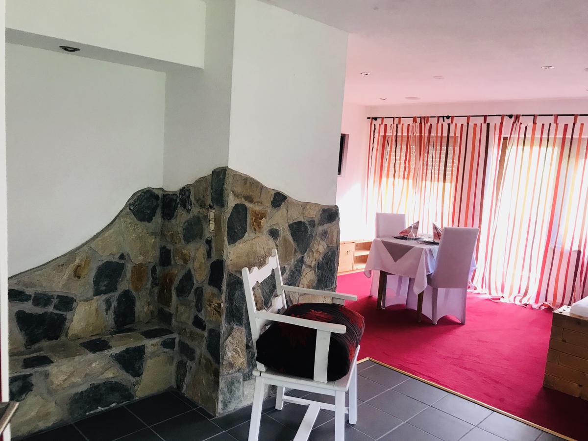 Hotel Gasthof Zum Lowen Wiechs am Randen Exteriör bild